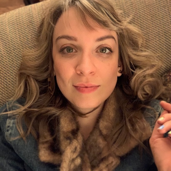 Meet your Posher, Megan - Picture 5 of 7